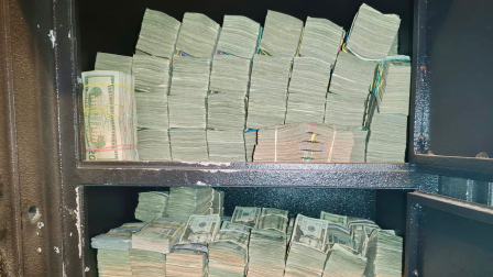 Fiscalía halla más de un millón de dólares en edificio de Quito