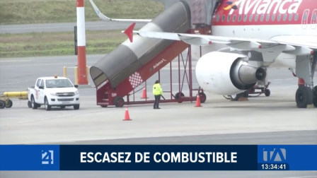 La medida de la Dirección General de Aviación Civil regirá del 21 al 28 de marzo en Quito y Guayaquil para garantizar la operatividad de las terminales. Un reportaje de Ericka Vera