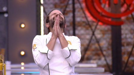 Bastián Napolitano gana el reto de salvación y sube al balcón.