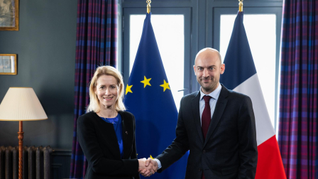Una fotografía facilitada por el G7 muestra al ministro de Asuntos Exteriores francés, Jean-Noël Barrot, junto a la Alta Representante de la Unión Europea para Asuntos Exteriores y Política de Seguridad, Kaja Kallas, en la Reunión de Ministros de Asuntos Exteriores del G7 en Cernay-la-Ville, cerca de París, Francia.