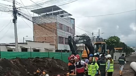 Dos trabajadores fallecieron sepultados en obra de alcantarillado en Tulcán