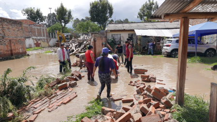 Las fuertes lluvias en Ecuador dejaron más de 75 000 personas afectadas.