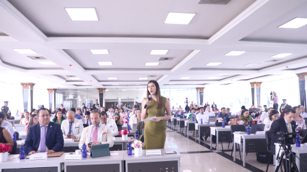 Valentina Centeno, proponente de la Ley, durante la sesión de la Asamblea Nacional en Manabí.