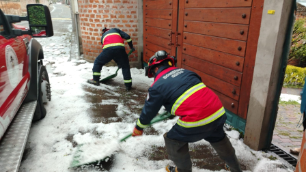 Lluvias con granizo y tormentas causan inundaciuones en varios sectores de Quito