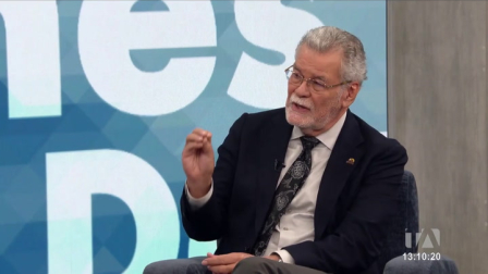 Constitucionalistas explican que la Corte Costitucional puede dejar sin efecto la decisión del CNE de adelantar elecciones. Un reportaje de Lucia Clavijo