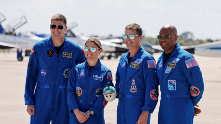 La tripulación de Artemis II incluye a los astronautas de la NASA Christina Koch, Victor Glover y Reid Wiseman, y al astronauta canadiense Jeremy Hansen.https://