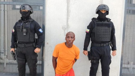 Alias 'Pan Quemado' a su llegada a la cárcel del Encuentro, en Santa Elena, donde guarda prisión preventiva, tras su captura en Posorja durante el toque de queda.