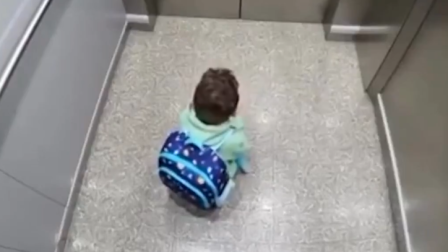 Un pequeño niño quedó atrapado en un ascensor y rezó en voz baja.