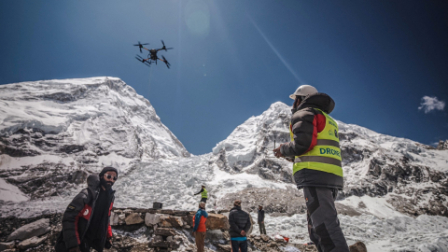 Se investiga a guías montañistas del Everest por presuntamente 'envenenar' a turistas en la montaña.