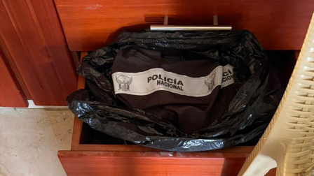 El caso está vinculado a un delito de asesinato y continúa en investigación.