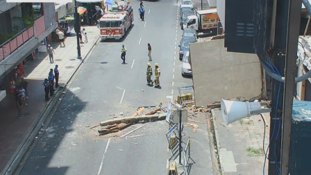 Parte de la estructura que se cayó en Guayaquil este sábado 4 de abril