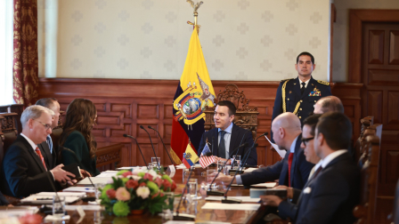 Suspender la jornada de trabajo en todo el territorio nacional, para el sectorpúblico y privado, el día jueves 30 de abril de 2026.