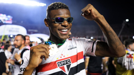 Robert Arboleda en un festejo con São Paulo.