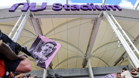 Aficionados del Inter Miami asisten a la ceremonia de inauguración del Nu Stadium en Miami, Florida, EE. UU., el 4 de abril de 2026. El Inter Miami recibe al Austin FC en su primer partido como local de la MLS en el Nu Stadium.