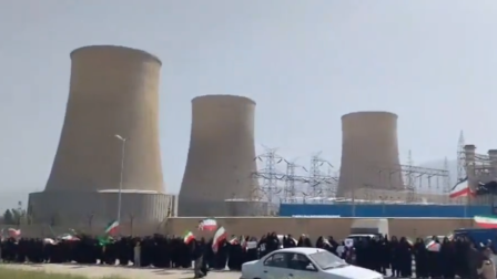 Cadenas humanas en centrales y puentes del país ante las amenazas de Trump.