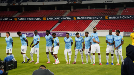 Quito 21 de febrero del 2026. Universidad Católica recibe a Emelec por la primera fecha del campeonato nacional de fútbol Liga Ecuabet en el estadio Rodrigo Paz Delgado.API / DANIEL MOLINEROS