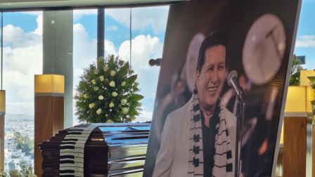 Familiares, amigos y seguidores acudieron al velorio del Artista y Maestro Gustavo Velásquez, en el cementerio Monte Olivo.