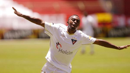 Christhian 'Diablito' Lara festejando un gol con la camiseta de Liga de Quito,