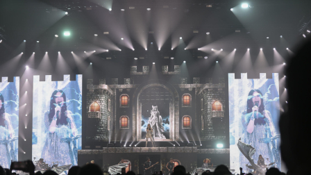 La cantante italiana Laura Pausini, durante el concierto de su gira Yo Canto World Tour ofrecido este lunes en el Movistar Arena, en Madrid.