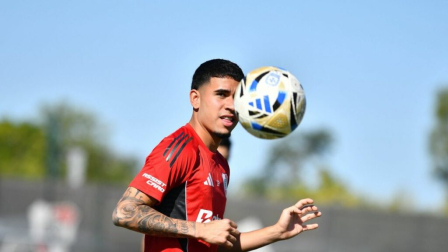 El futbolista ecuatoriano Kendry Páez en un entrenamiento de River Plate