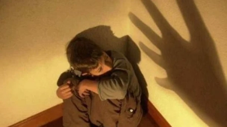 Imagen referencial de maltrato infantil.