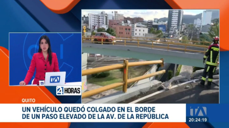 Un siniestro de tránsito en el norte de la capital movilizó a los cuerpos de emergencia tras quedar un automotor a punto de caer de un puente elevado.