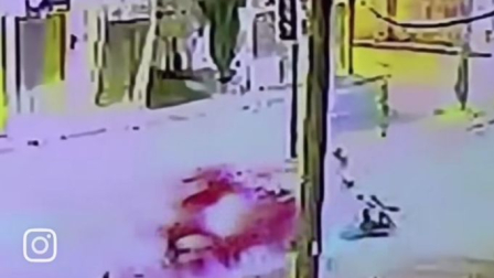 Tras el crimen, el vehículo se dio a la fuga.