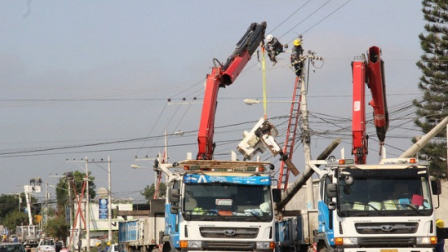 vecinos de Guayaquil duermen en sus carros tras más de 15 horas sin electricidad
