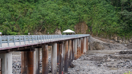 El dique permeable es una obra para frenar la erosión en el río Coca
