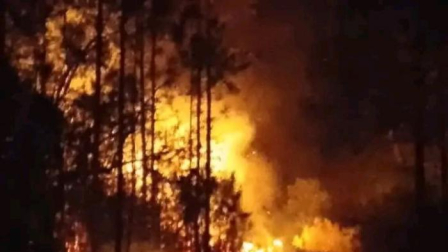 El incendio forestal en Cuba continúa activo.