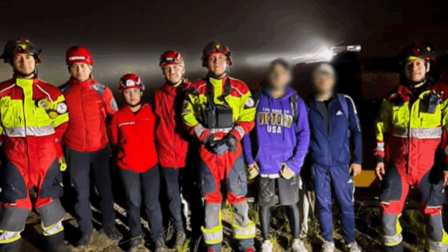 Dos jóvenes fueron rescatados luego de extraviarse en el cerro Casitagua, en el norte de Quito.