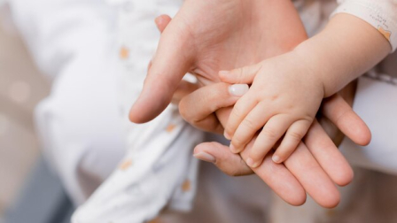 La bebé reportada como desaparecida ya se encuentra con su familia, dijo el Ministerio del Interior