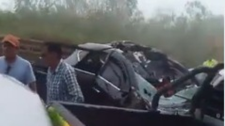 Cinco vehículos están involucrados en un choque múltiple en la vía Cuenca - Molleturo.