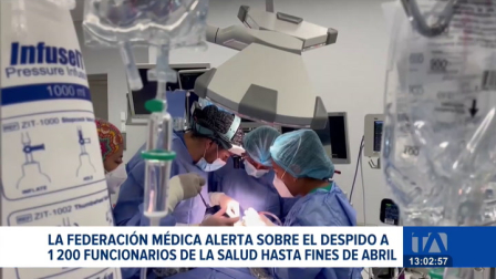 La Federación Médica denuncia recortes presupuestarios que dejarían fuera a cientos de especialistas este mes; expertos exigen reorganizar el personal en lugar de desvincularlo.