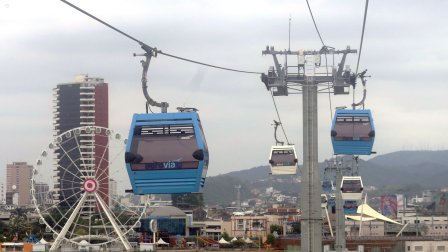 Cabinas del sistema de transporte Aerosuspendido Aerovía, que conecta a Durán con Guayaquil.