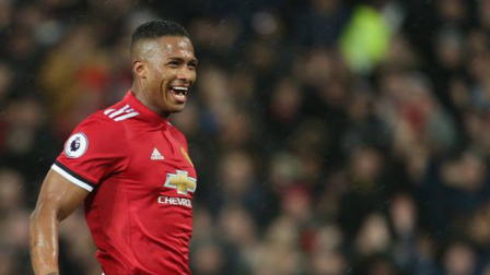 Antonio Valencia durante un partido del Manchester.