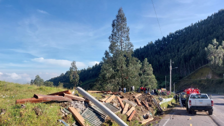 El Ejército Ecuatoriano informa sobre personal militar profesional fallecido en accidente de tránsito.