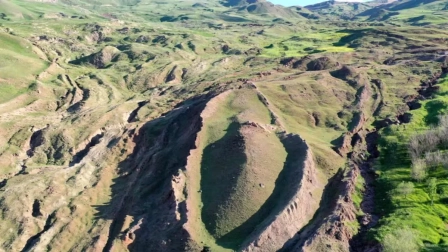 Según los investigadores, apoyados por una fuerte campaña de prensa internacional, esta era la prueba definitiva de que una gigantesca estructura de madera se pudrió exactamente en ese sitio.