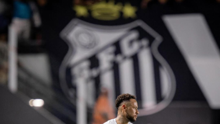 Neymar Jr. durante un partido con el Santos FC.