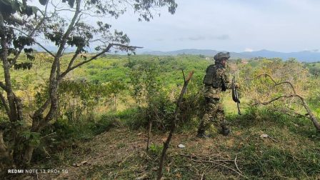 Soldados colombianos fueron atacados con drones en la frontera con Ecuador.