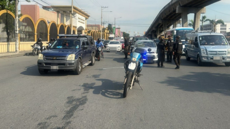 La av. 25 de Julio fue cerrada al tránsito por una hora, mientras la Policía tomaba procedimiento de un ataque armado este 20 de abril de 2026.