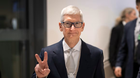 Tim Cook, director ejecutivo de Apple, anunció el lunes su renuncia tras casi 15 años al frente de la compañía. Le sucederá John Ternus, de 50 años, jefe de ingeniería de hardware de Apple.