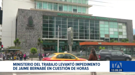 El funcionario es accionista en cinco empresas médicas privadas; la rapidez con la que se eliminó su prohibición para ejercer cargos públicos desata sospechas y críticas.