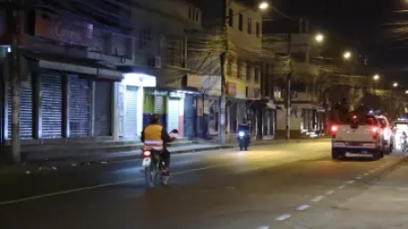 Durante el toque de queda se restringue la libertad de tránsito