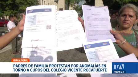 Padres de familia se tomaron los exteriores del colegio Vicente Rocafuerte para exigir transparencia en asignación de cupos. Un reportaje de Ever Moreira