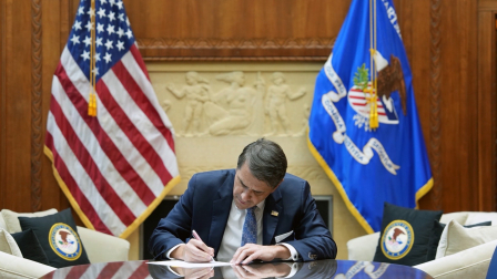 Reclasificar de inmediato la marihuana aprobada por la FDA y la marihuana con licencia estatal de la Lista I a la Lista III