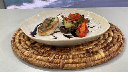 Este jueves 23 de abril del 2026 preparamos pescado con vegetales rostizados, junto al chef Felipe Campana.