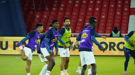 Liga Deportiva recibe a Sociedad Deportiva Aucas por una fecha en el Estadio Rodrigo Paz Delgado.