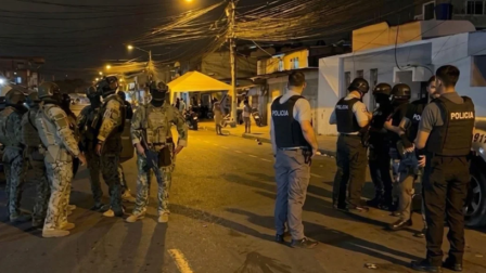 Escena del múltiple asesinato en el barrio 4 de Abril, en Machala, provincia de El Oro.