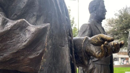 Vandalismo esculturas parque Julio Andrade Quito manos cortadas.